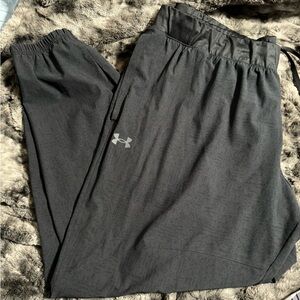 Men’s Black Under Armor Joggers size 3x.